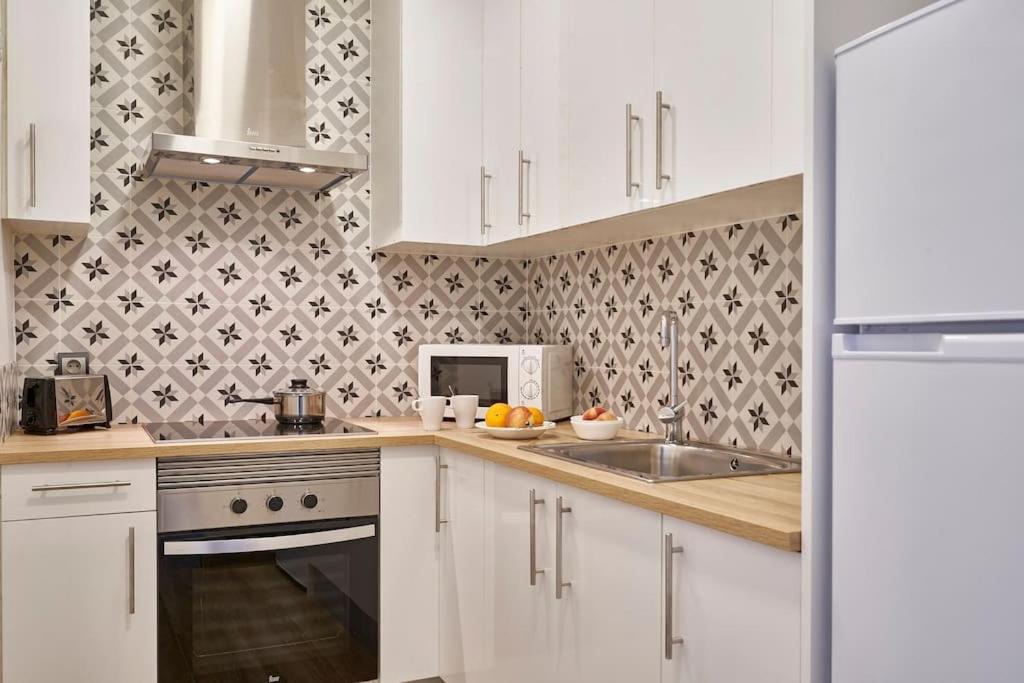 Bebarceloner Sants Apartments - 2 Bedrooms Exterior photo